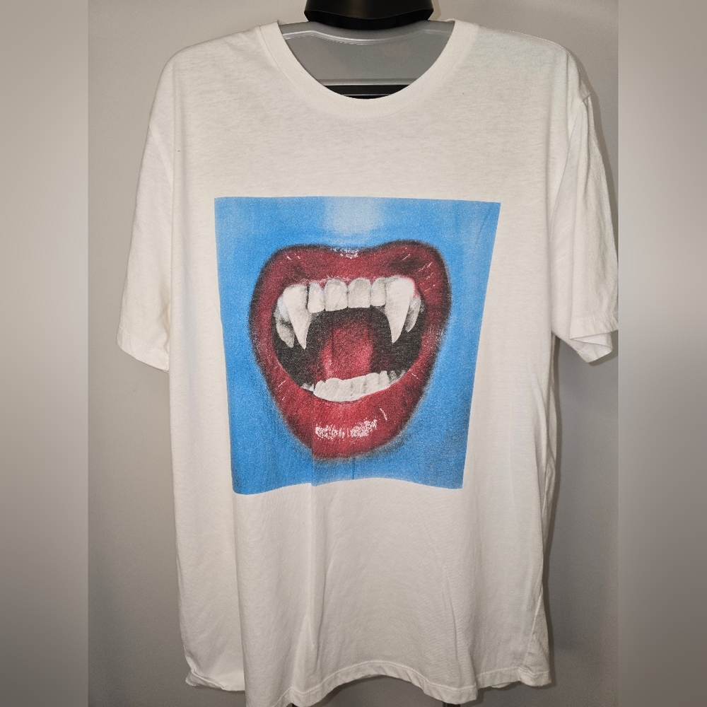 Forever 21 T Shirt
